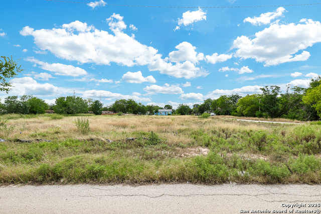 Listing photo id 15 for 3400 Golden Ave