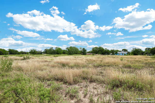 Listing photo id 17 for 3400 Golden Ave