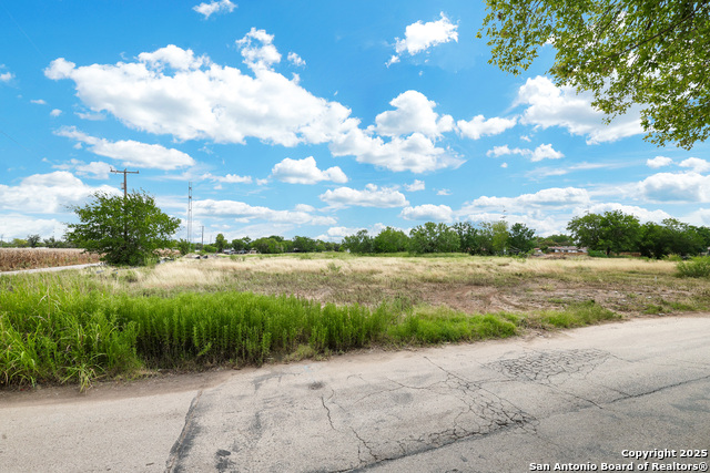 Listing photo id 18 for 3400 Golden Ave