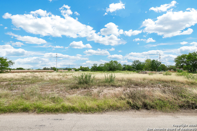 Listing photo id 20 for 3400 Golden Ave