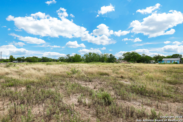 Listing photo id 22 for 3400 Golden Ave