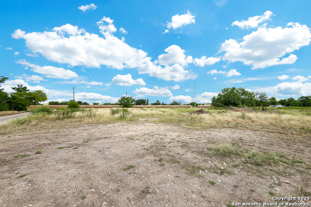 Listing photo id 23 for 3400 Golden Ave