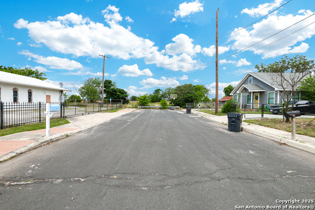 Listing photo id 26 for 3400 Golden Ave