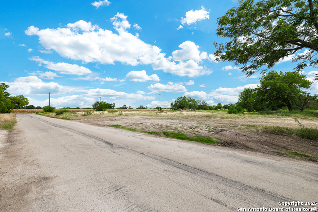 Listing photo id 27 for 3400 Golden Ave