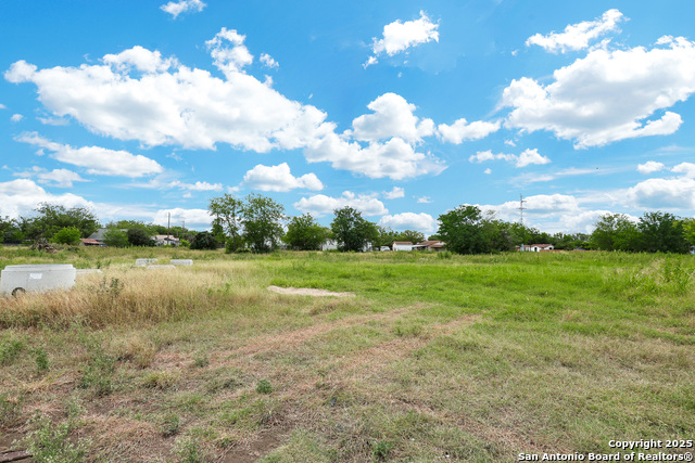 Listing photo id 1 for 3400 Golden Ave