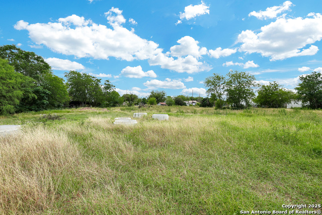 Listing photo id 2 for 3400 Golden Ave