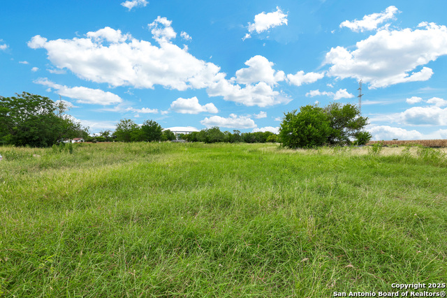 Listing photo id 3 for 3400 Golden Ave