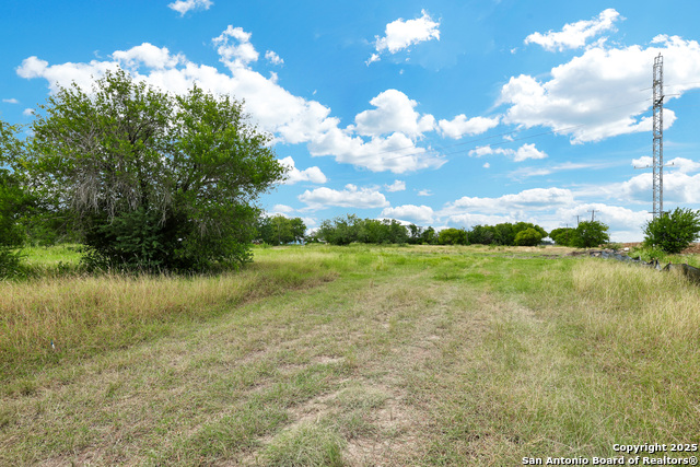 Listing photo id 6 for 3400 Golden Ave
