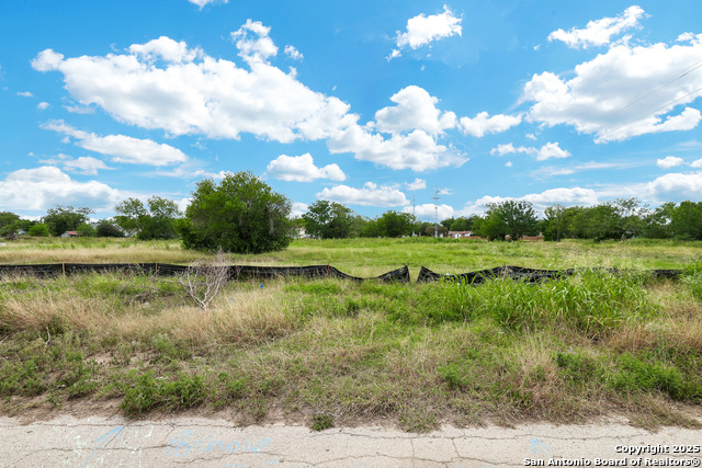 Listing photo id 7 for 3400 Golden Ave