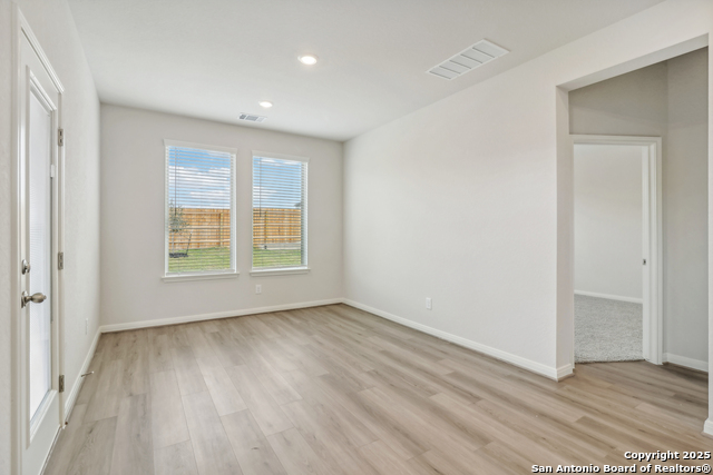 Listing photo id 12 for 11472 Feather Vale