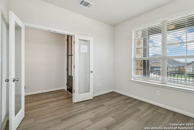 Listing photo id 17 for 11472 Feather Vale