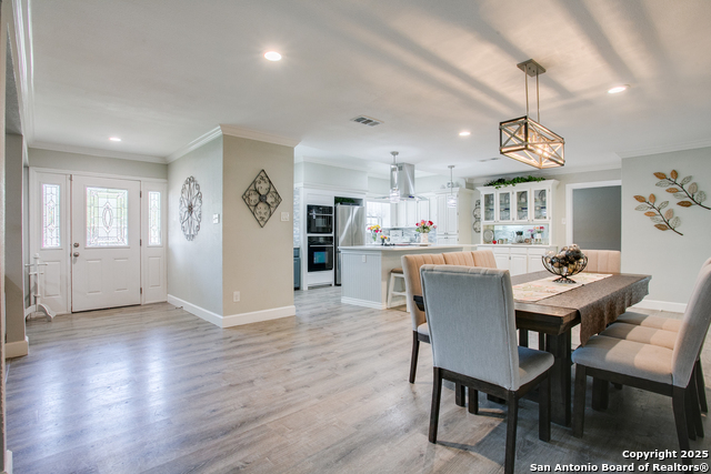 Listing photo id 9 for 1742 Timber Oak
