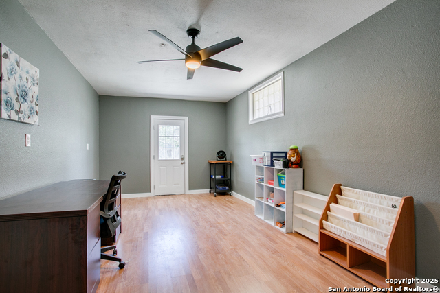 Listing photo id 13 for 1742 Timber Oak