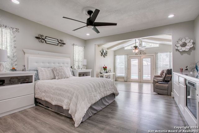 Listing photo id 14 for 1742 Timber Oak