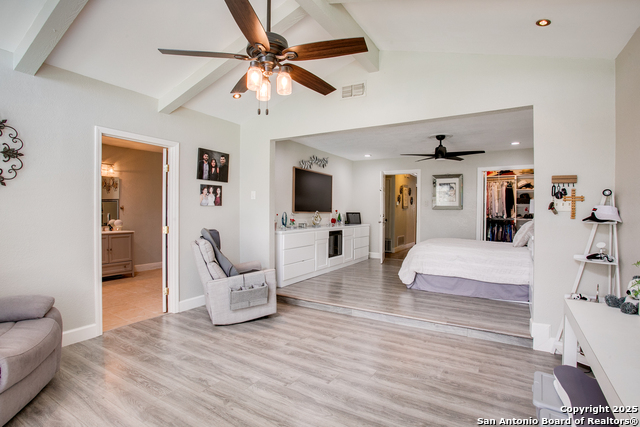 Listing photo id 15 for 1742 Timber Oak