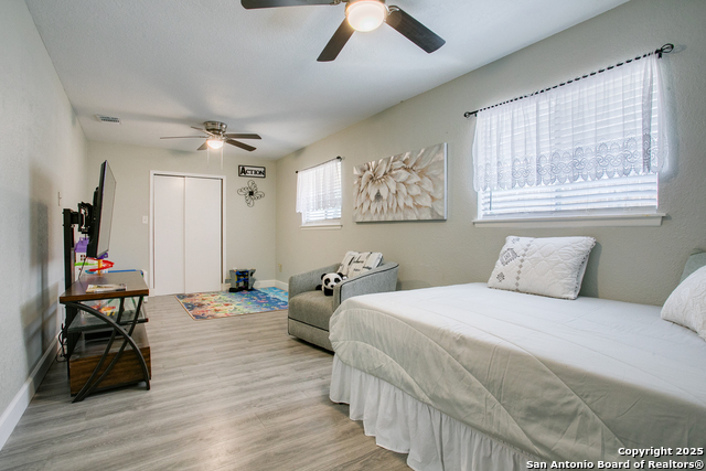 Listing photo id 17 for 1742 Timber Oak
