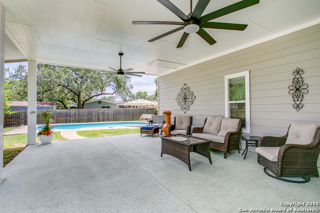 Listing photo id 0 for 1742 Timber Oak