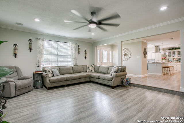 Listing photo id 1 for 1742 Timber Oak