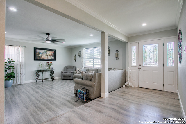 Listing photo id 4 for 1742 Timber Oak