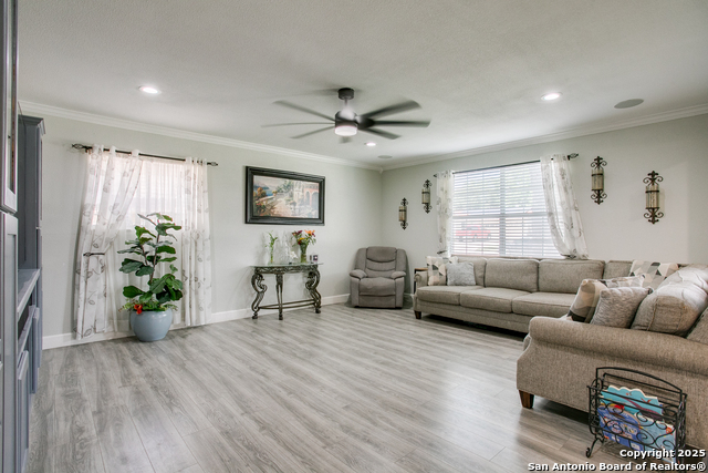 Listing photo id 5 for 1742 Timber Oak