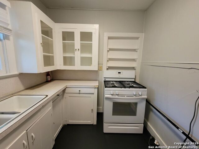 Image 11 of 13 For 703 French W 5