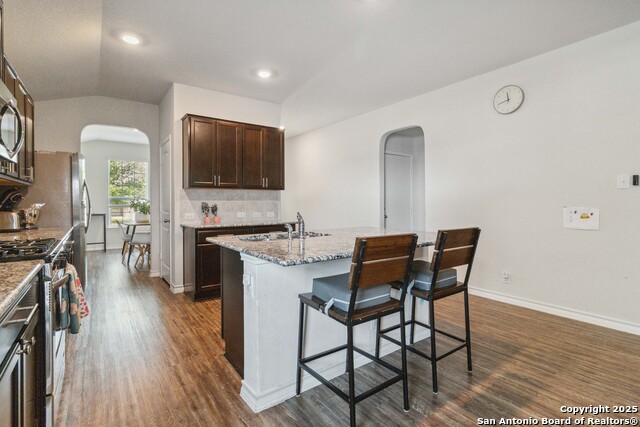 Listing photo id 8 for 2710 Green Leaf Way