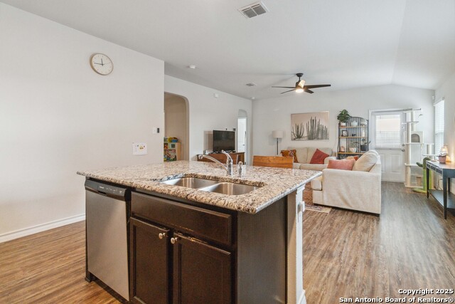Listing photo id 10 for 2710 Green Leaf Way