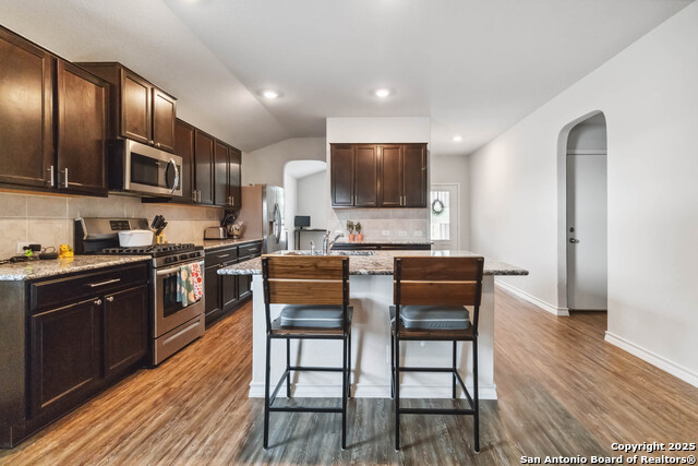 Listing photo id 11 for 2710 Green Leaf Way