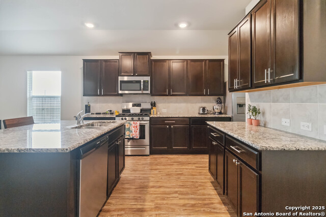 Listing photo id 12 for 2710 Green Leaf Way