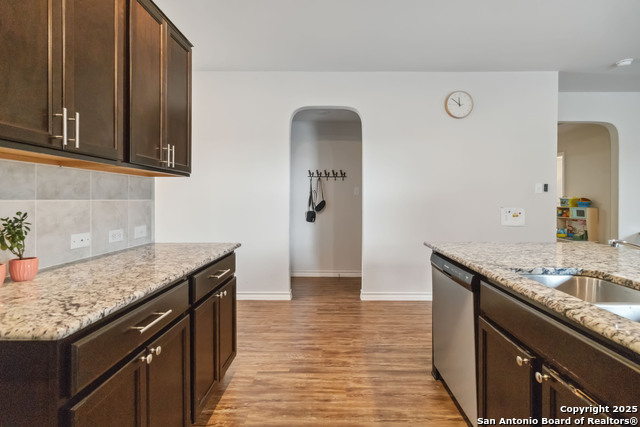 Listing photo id 14 for 2710 Green Leaf Way