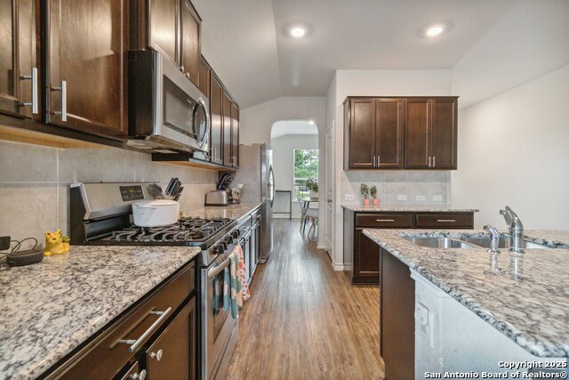 Listing photo id 16 for 2710 Green Leaf Way
