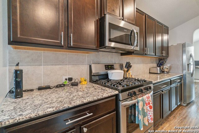 Listing photo id 17 for 2710 Green Leaf Way