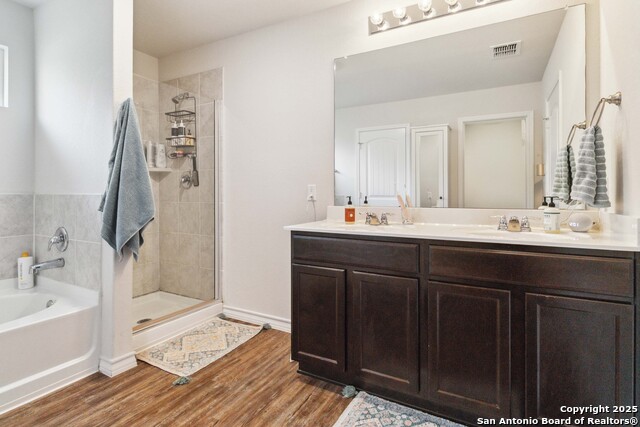 Listing photo id 26 for 2710 Green Leaf Way