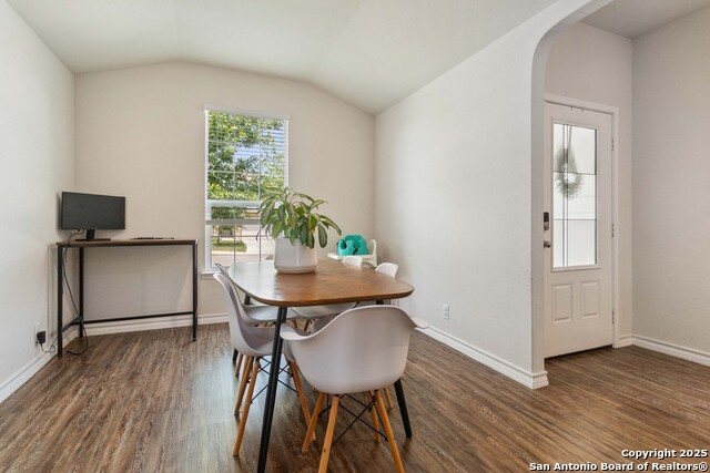 Listing photo id 2 for 2710 Green Leaf Way