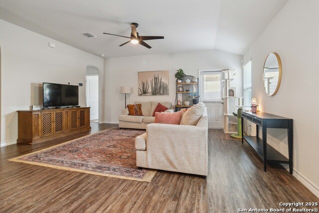Listing photo id 5 for 2710 Green Leaf Way