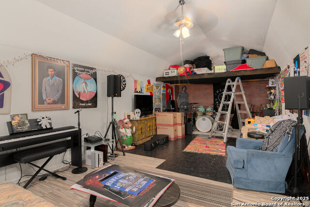 Listing photo id 19 for 107 Deep Woods