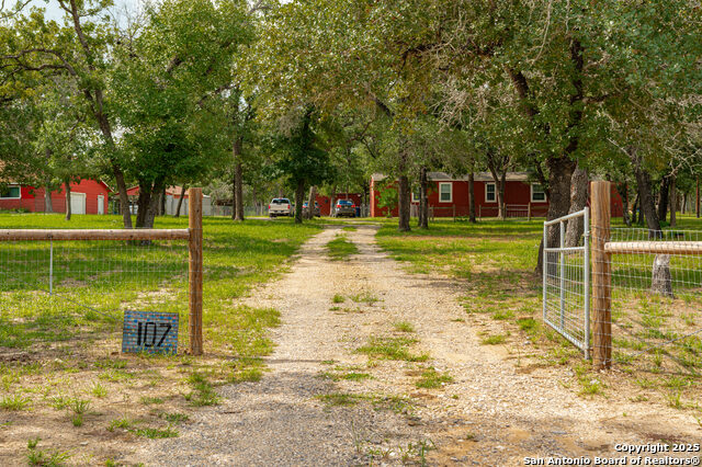 Listing photo id 1 for 107 Deep Woods