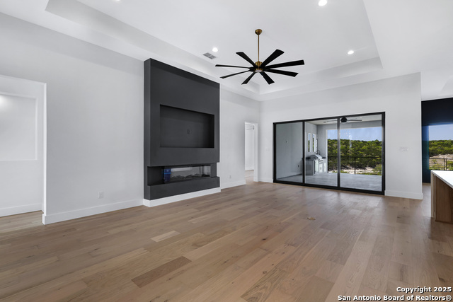 Listing photo id 8 for 290 Preston Trl