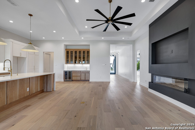 Listing photo id 10 for 290 Preston Trl