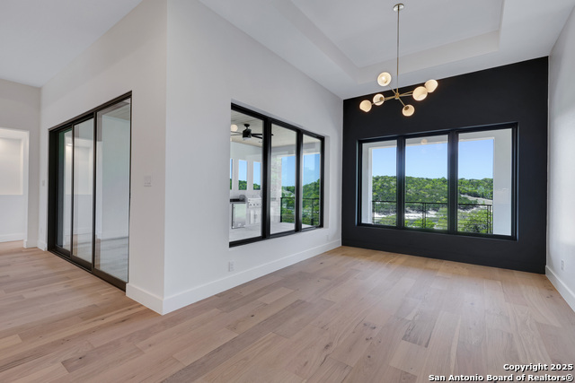 Listing photo id 13 for 290 Preston Trl