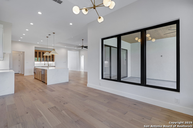 Listing photo id 14 for 290 Preston Trl