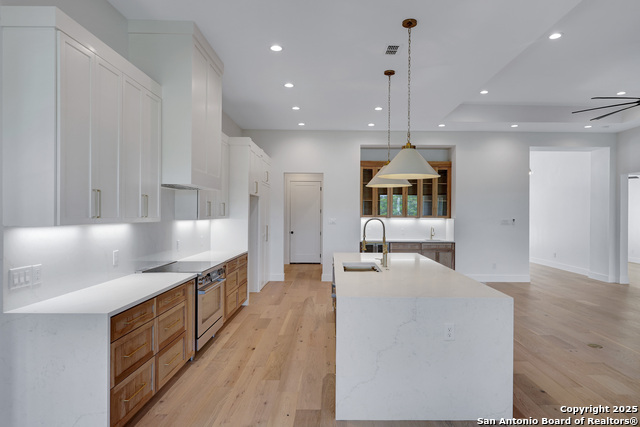 Listing photo id 15 for 290 Preston Trl