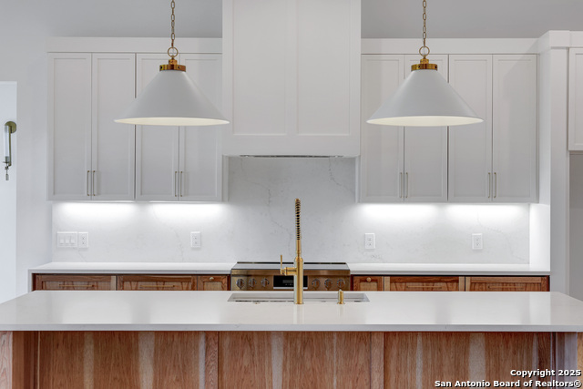 Listing photo id 17 for 290 Preston Trl