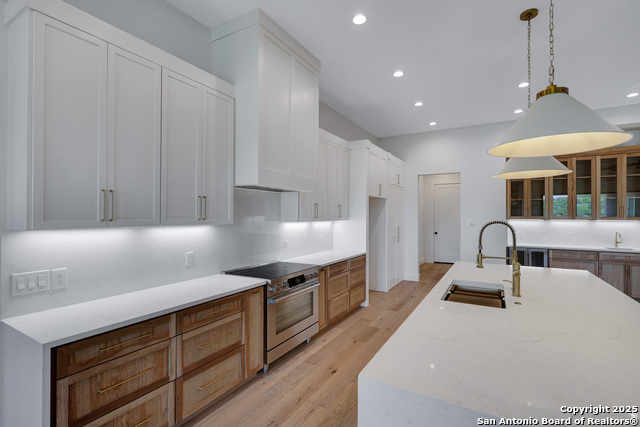 Listing photo id 20 for 290 Preston Trl