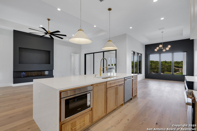 Listing photo id 23 for 290 Preston Trl