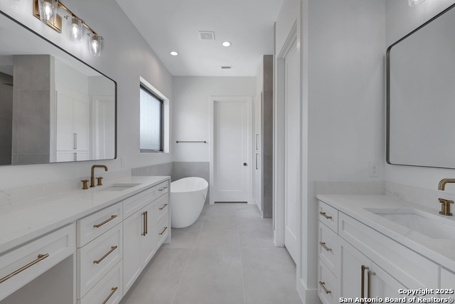 Listing photo id 33 for 290 Preston Trl
