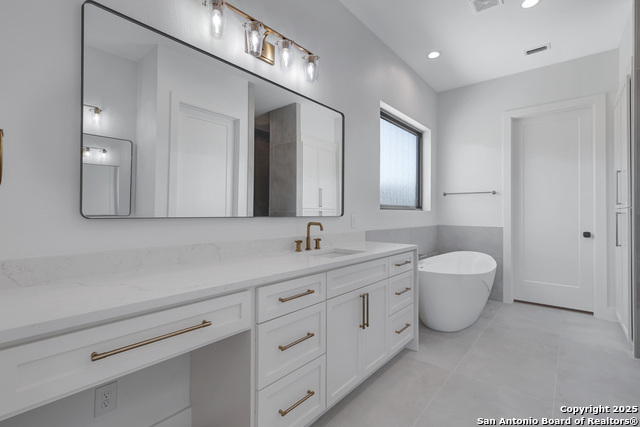 Listing photo id 34 for 290 Preston Trl