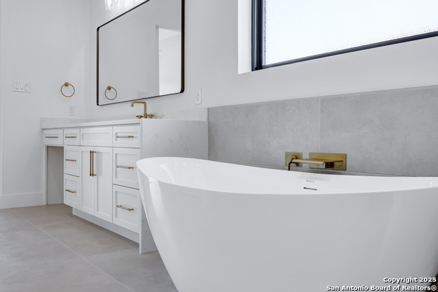 Listing photo id 37 for 290 Preston Trl