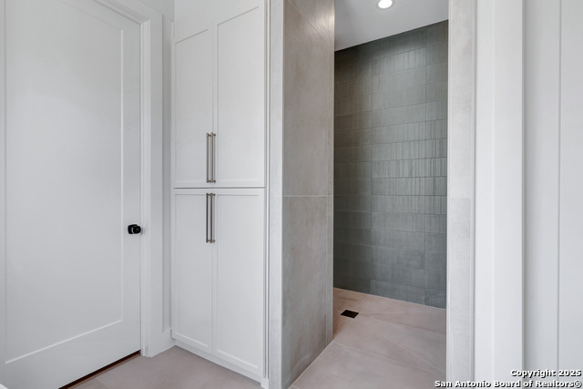 Listing photo id 39 for 290 Preston Trl