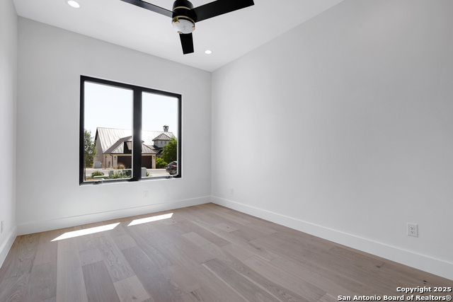 Listing photo id 43 for 290 Preston Trl